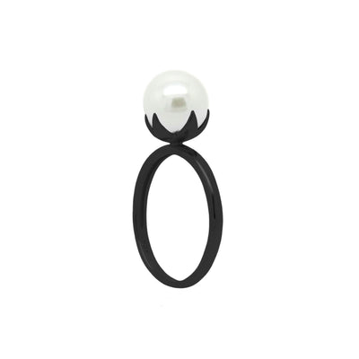 White pearl ring in sterling silver with ruthenium plating